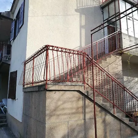 Spacious Family With Parking In The Shade And Barbecue House Apartment Šibenik