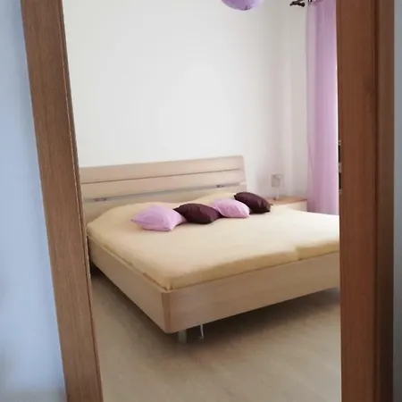 Apartment Spacious Family With Parking In The Shade And Barbecue House Šibenik
