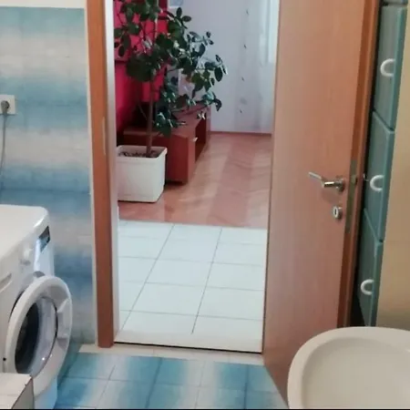 Spacious Family With Parking In The Shade And Barbecue House * Šibenik