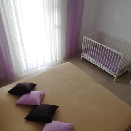 Apartment Spacious Family With Parking In The Shade And Barbecue House