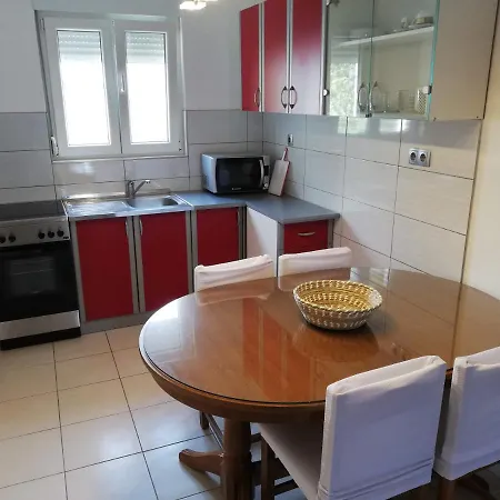 Apartment Spacious Family With Parking In The Shade And Barbecue House *