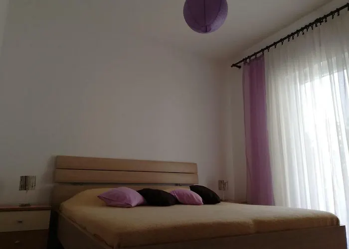 Spacious Family With Parking In The Shade And Barbecue House * Šibenik