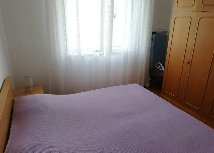 Spacious Family With Parking In The Shade And Barbecue House * Šibenik