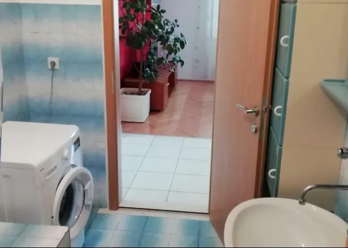 Spacious Family With Parking In The Shade And Barbecue House * Šibenik